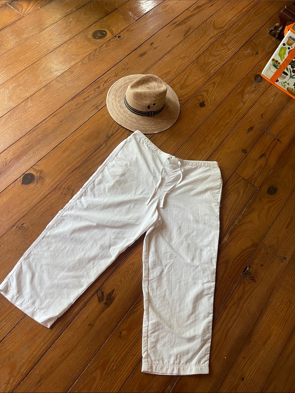 L.L. Bean Womens White Drawstring Nylon Capris